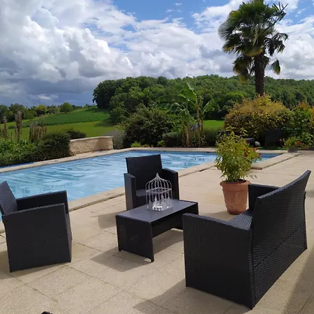 Holiday home Avec Piscine Partagee *