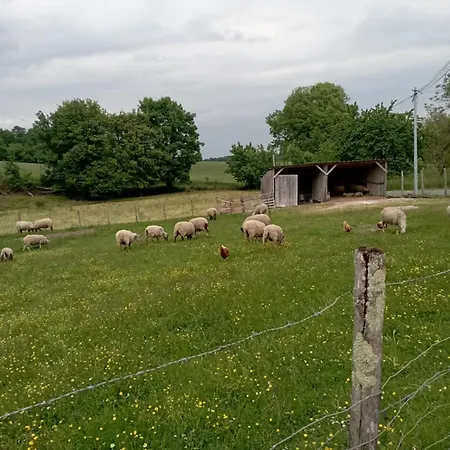 Avec Piscine Partagee Holiday home *