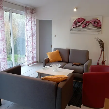 Holiday home Avec Piscine Partagee Saint-Martial-Viveyrol