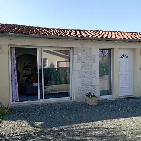 Avec Piscine Partagee Holiday home