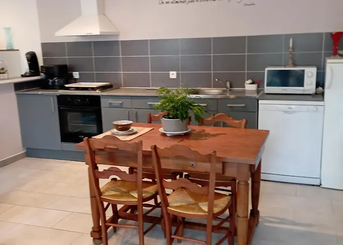 Prázdninový dům Avec Piscine Partagee